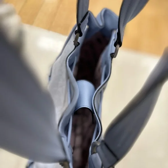 Juicy Couture Daydreamer Light Blue Juicy Couture Tote ❄️🌬️🧊 - Picture 5 of 6